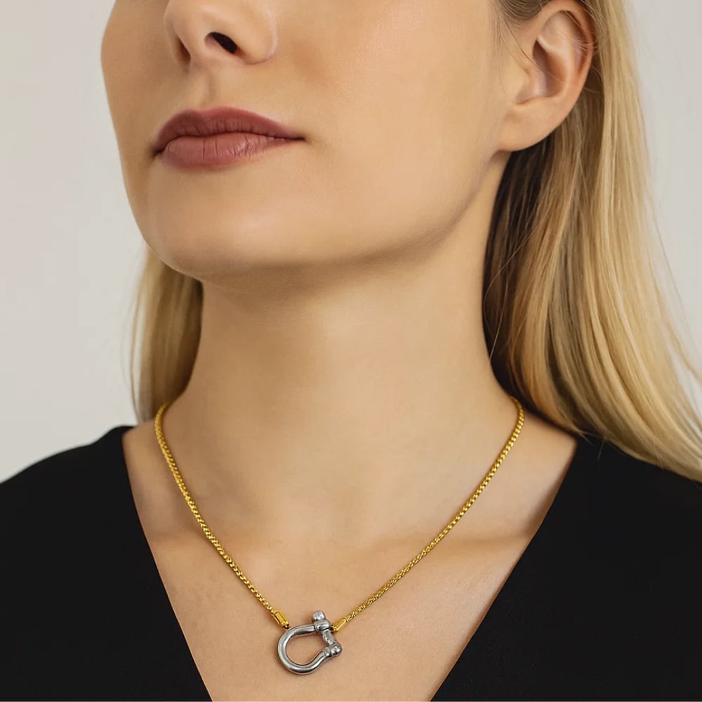 Lucky Lock Carabiner Necklace – Two-Tone Mixed Metal Horseshoe Pendant Chain